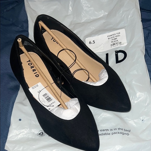 Torrid Wide Width Black Pointed Toe Block Heel Pumps size 6.5. NWT. - Picture 6 of 7